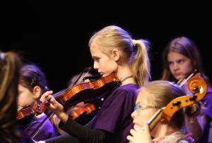 KONCERT ORKESTROV GLASBENE ŠOLE 13 FOTO LJUBO VUKELIČ